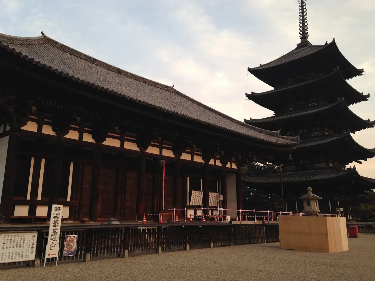 The pagoda and the Tokondo hall