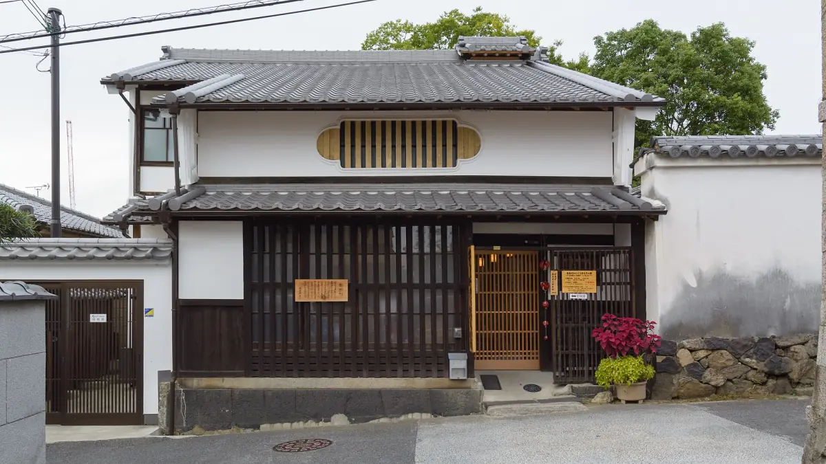A wooden townhouse in Naramachi